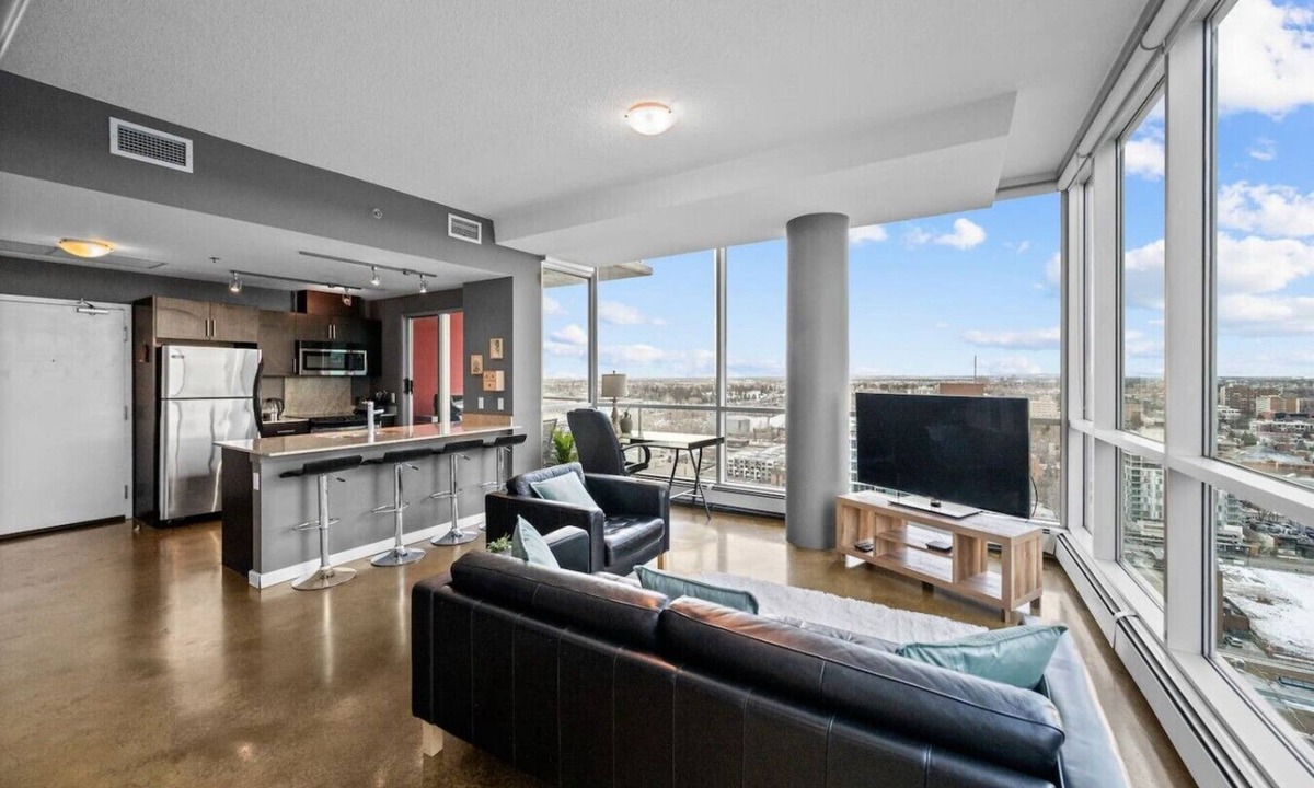 Beltline Apartment | DT Views | UG Park | Walk to Saddledome |AC