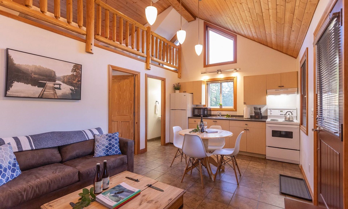 Ucluelet Cabin | Eagle Cabin I Wild Pacific Trail I Kayak I Forest