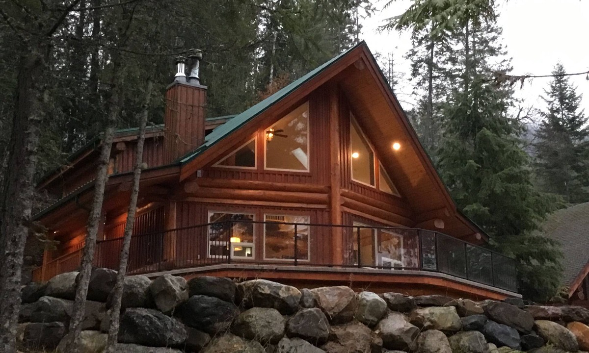Beasley Cabin | East Kootenay Retreat