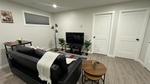 Regina Apartment | Eastbrook Cozy Basement Suite with Tempur-Pedic Bed