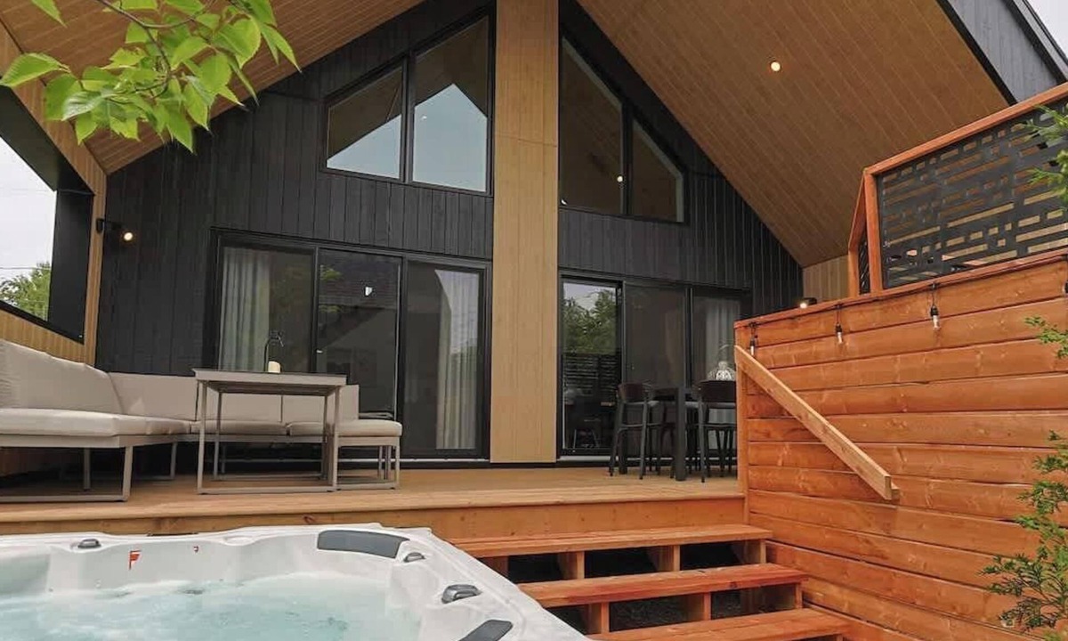 Pont-Rouge Ski Chalet | Echo des Bois - Cozy Getaway - Spa and Relaxation