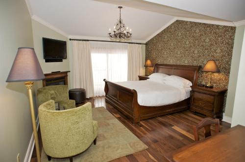 Fenelon Falls Hotel | Eganridge Resort, Golf Club & Spa
