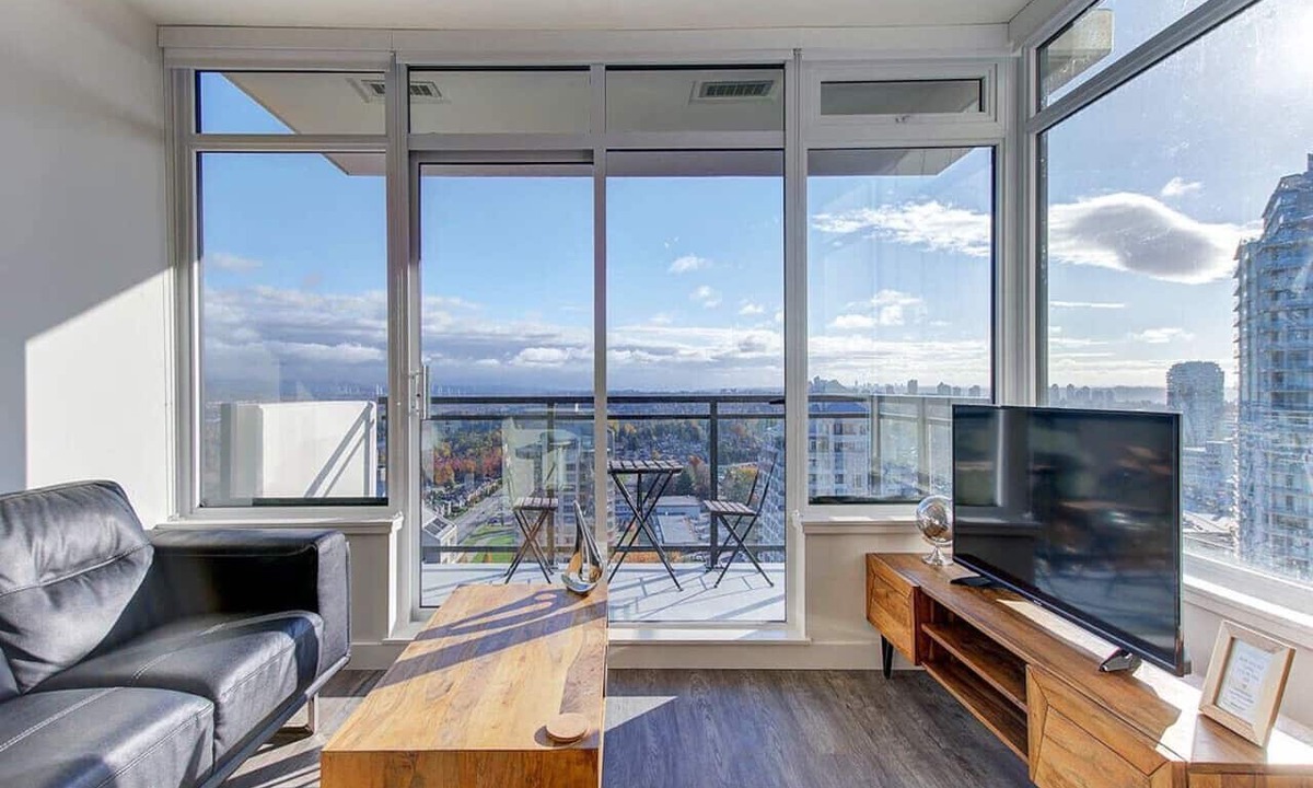 Burnaby Apartment | Elegant 1BR Apt with GYM near Crystal Mall