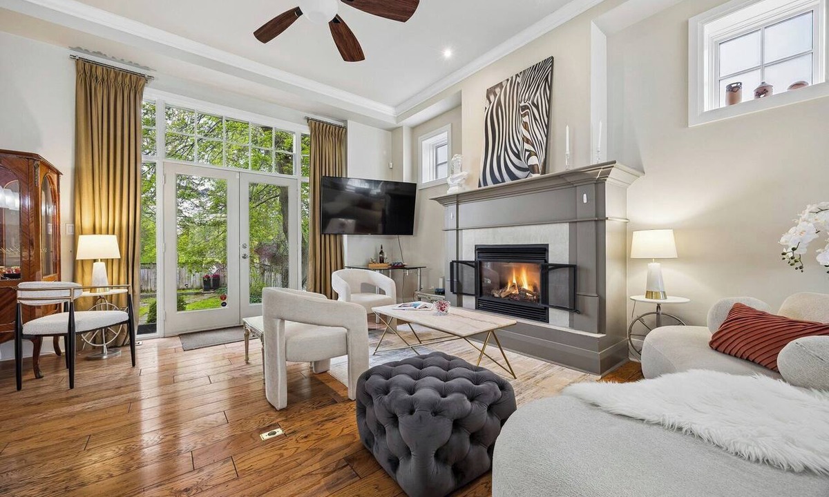 East York House | Elegant 2BR+Office Leaside Home|Free Parking.Ravine.NearLRT. Sunnybrook Hospital