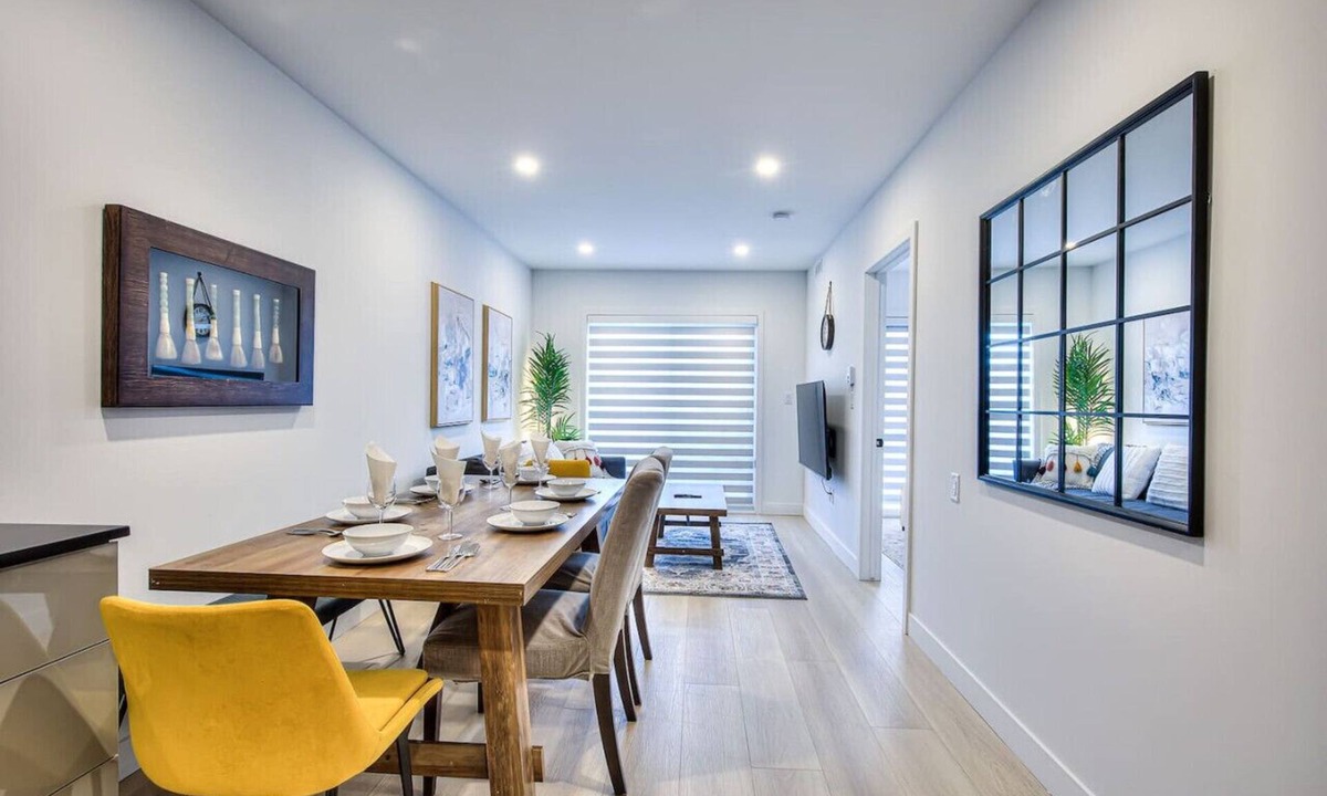Cote-Des-Neiges—Notre-Dame-De-Grace Apartment | Elegant 2BR Suite Close to Transit