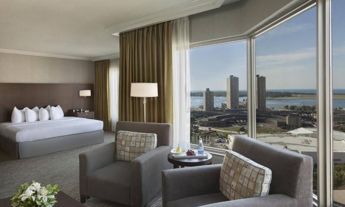 Toronto Entertainment District Apartment | Elegant 2BR Toronto Retreat by Union Station
