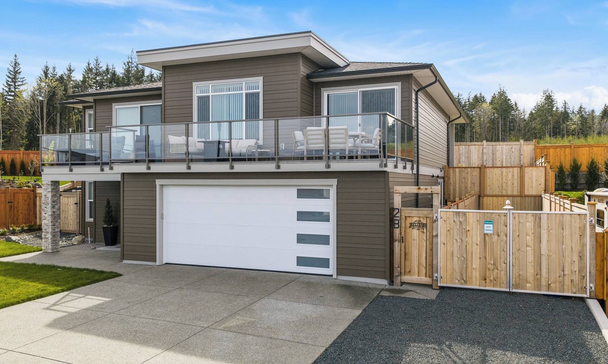 Campbell River House | Elegant Coastal 2BR Suite Perfect for Families Near Beach