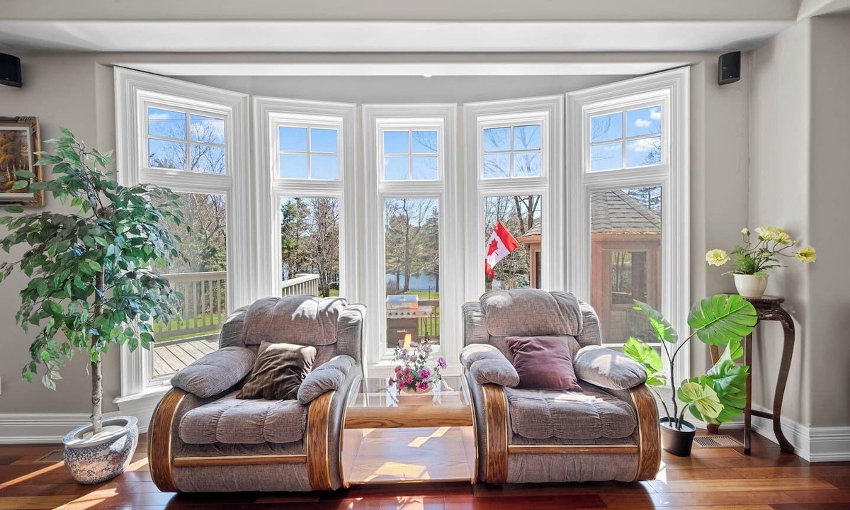 Hammonds Plains House | Elegant Lakehouse on Golf Course