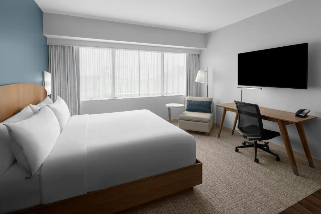 Downtown Calgary Hotel | Element by Marriott Calgary Downtown