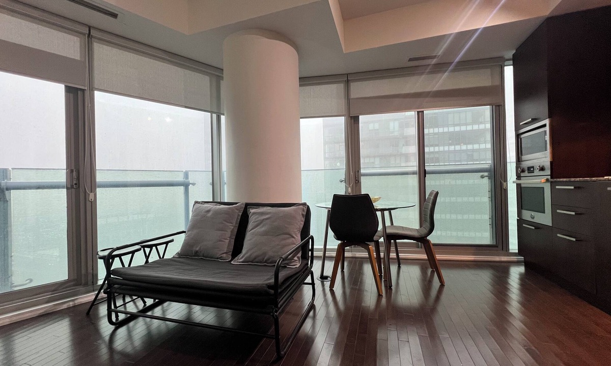 CityPlace House | Elite Urban Lodgings | Opulent Oasis