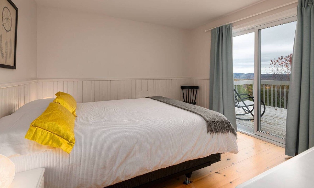 Baie-St-Paul Ski Chalet | Enjoy a stay in the heart of our kennel, in our comfortable chalet located in th