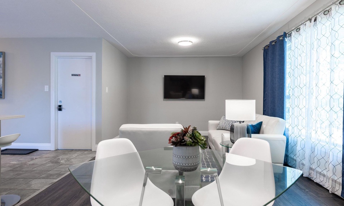 Waterloo Apartment | ENTIRE 2 BEDROOM APARTMENT UPTOWN WATERLOO