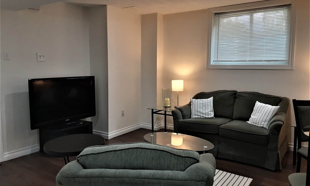 Churchill Meadows House | Entire 2 Bedroom Basement with Kitchen & Laundry