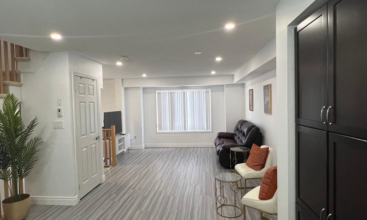 Brampton House | Entire 3-bedroom house - Prime location!