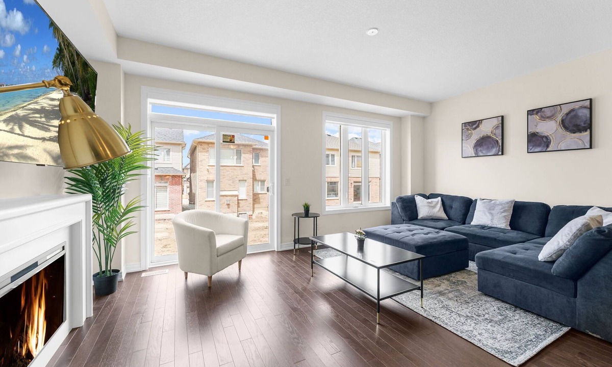 Kitchener House | Entire Home Get Away with 65"TV, PingPong and 9Bed