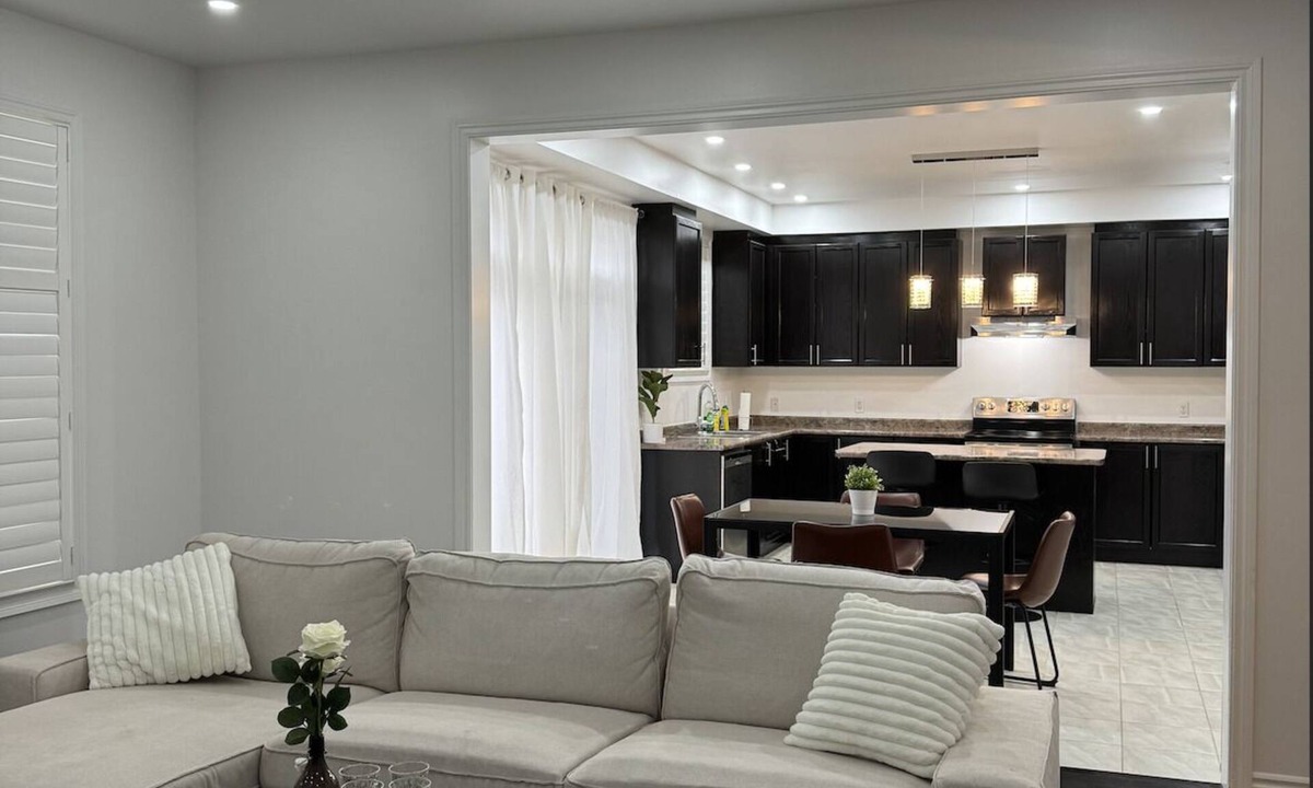 Oshawa House | Entire Modern Home in Oshawa