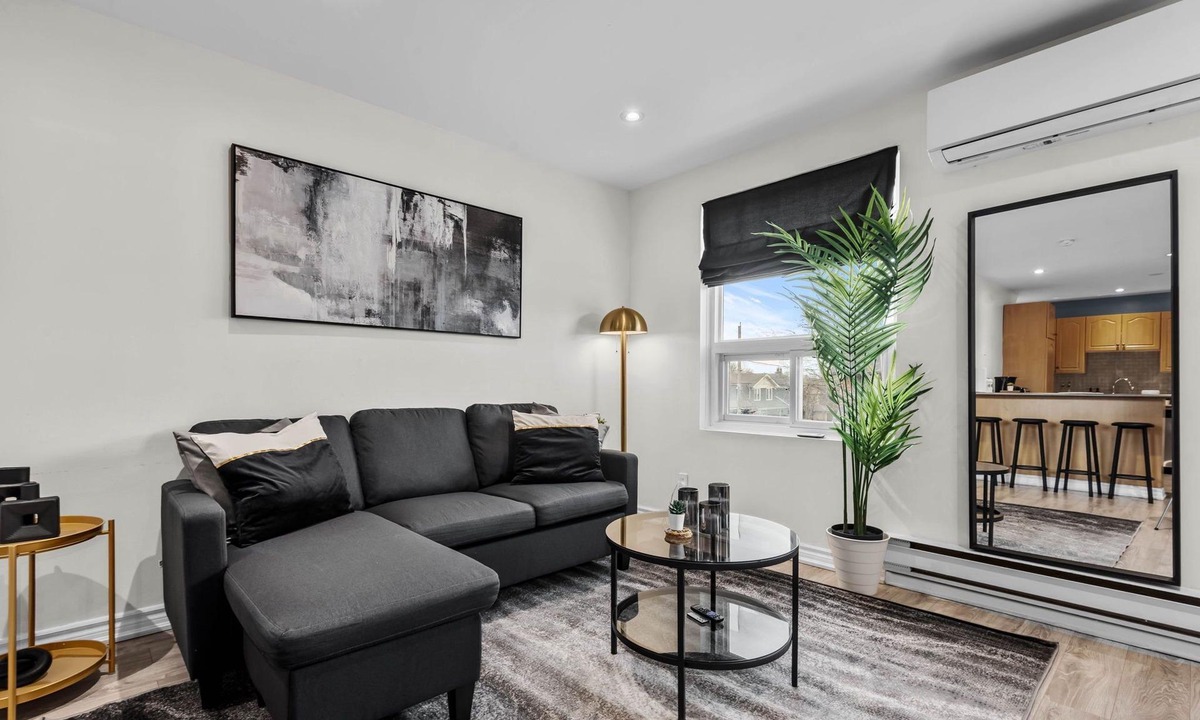 The Beaches Apartment | Entire Unit-Walk To The Beach - 5 Mins To History