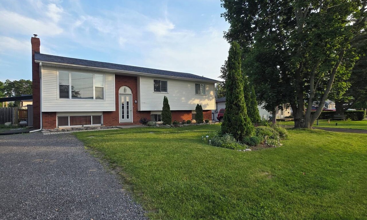 Brighton Apartment | Escape to Serenity – Spacious 2-Bedroom Upper Unit