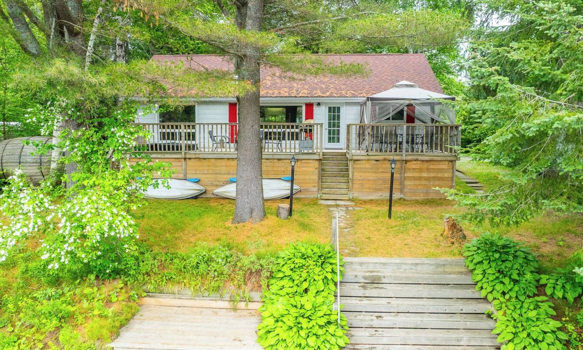 Baddow Cottage | Escape to the Riverfront Retreat on the Burnt River, Kawartha Lakes