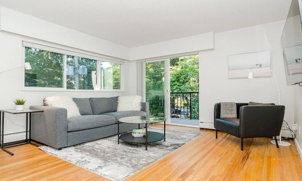 Kitsilano Apartment | Exceptional Location 1-Bedroom Kitsilano Apartment