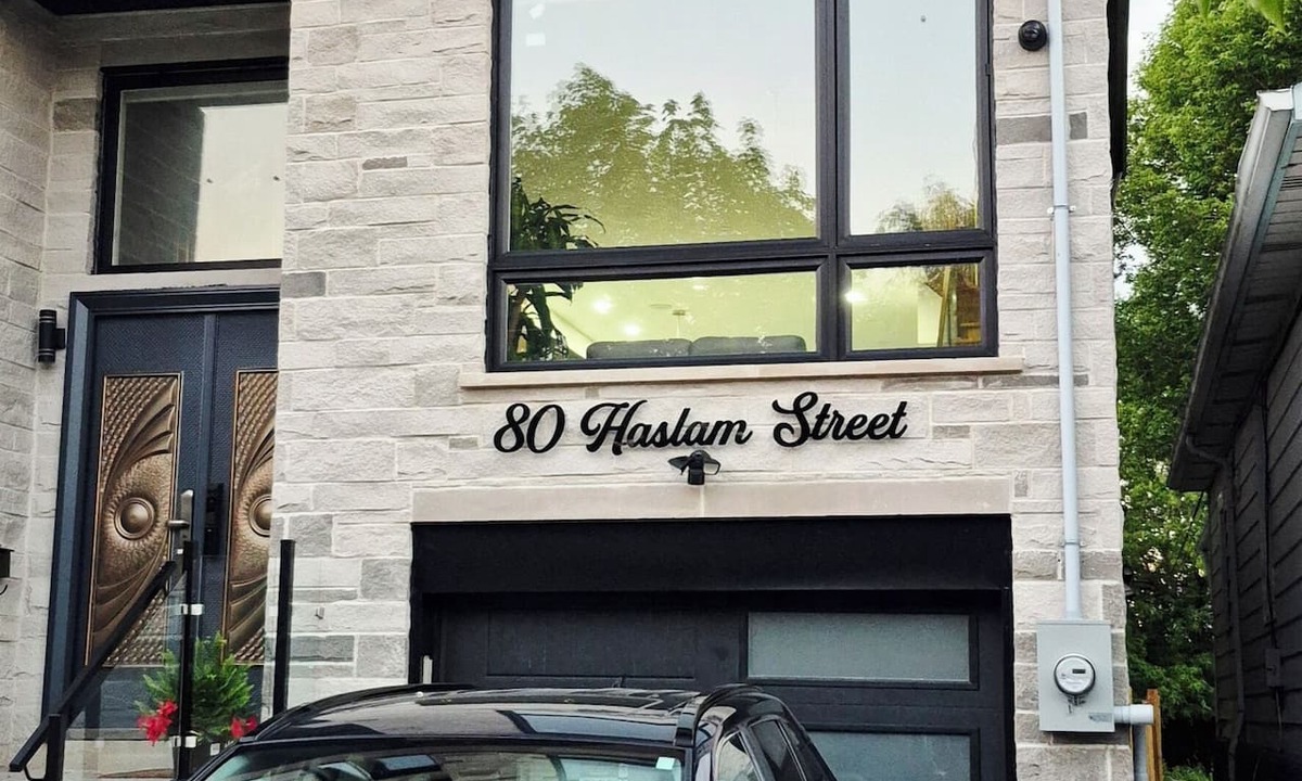 Birch Cliff Heights House | Executive 2BR Walkout Suite | BirchCliff | Scarborough | Toronto