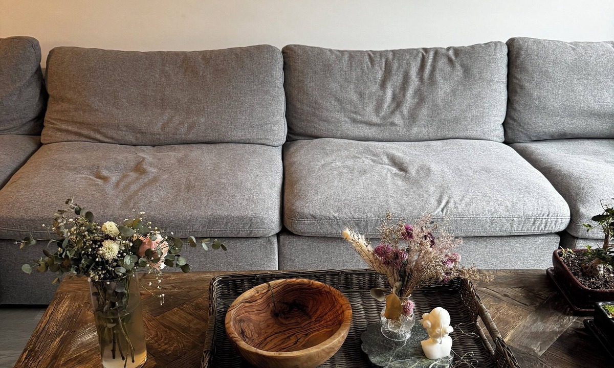 Windfields House | Explore our Cozy Home. 3-minute walk to the bus stop. 20-minute drive downtown!