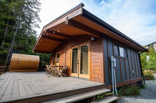 Port Renfrew House | Explorer's Retreat Sauna & Bunkhouse & Fire pit