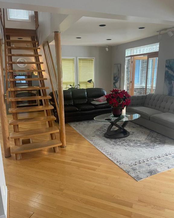 Pickering House | Extremely Cheap Room in Best Area 24x7 Checkin