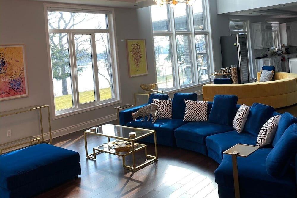 L'Ile-Bizard Villa | Exuberant Chateau within 30 minutes of Downtown Montreal