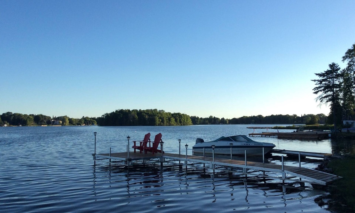 Kirkfield Cottage | Fabulous waterfront 3bdRm+ 2Rm Family Cottage @Kawartha Lakes 430' Yard 2.5wshrm