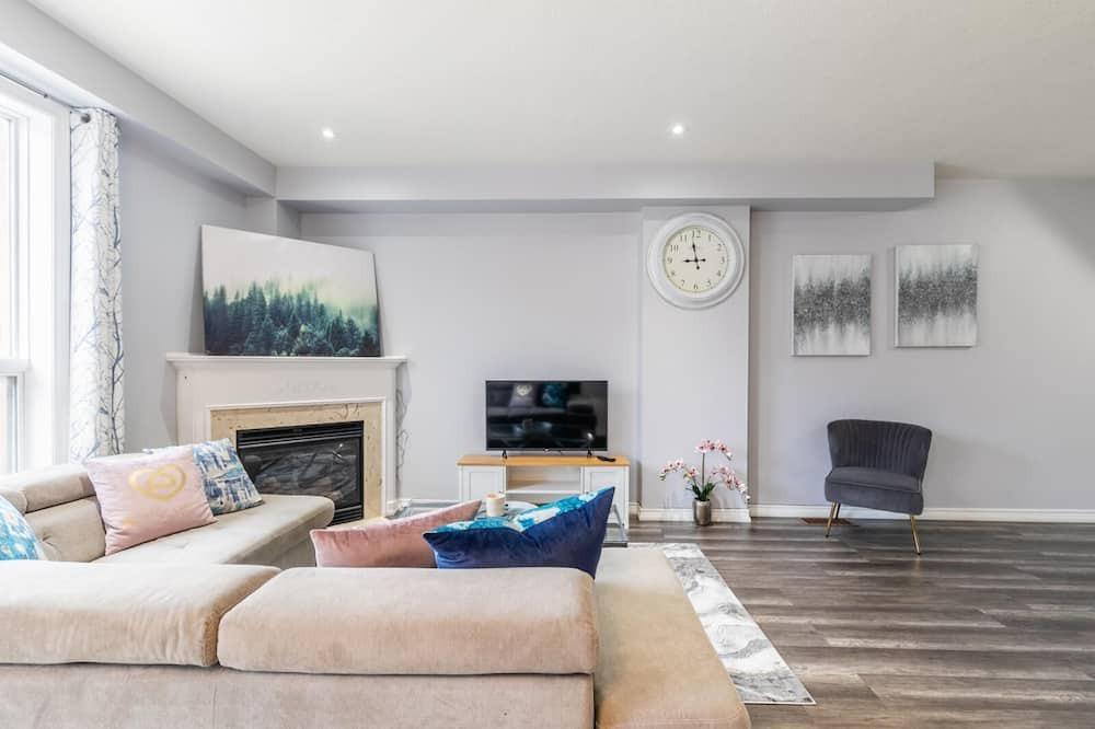 Stoney Creek Villa | Family 3BR 2.5Bath Townhome. Hot Tub, BBQ, Gym