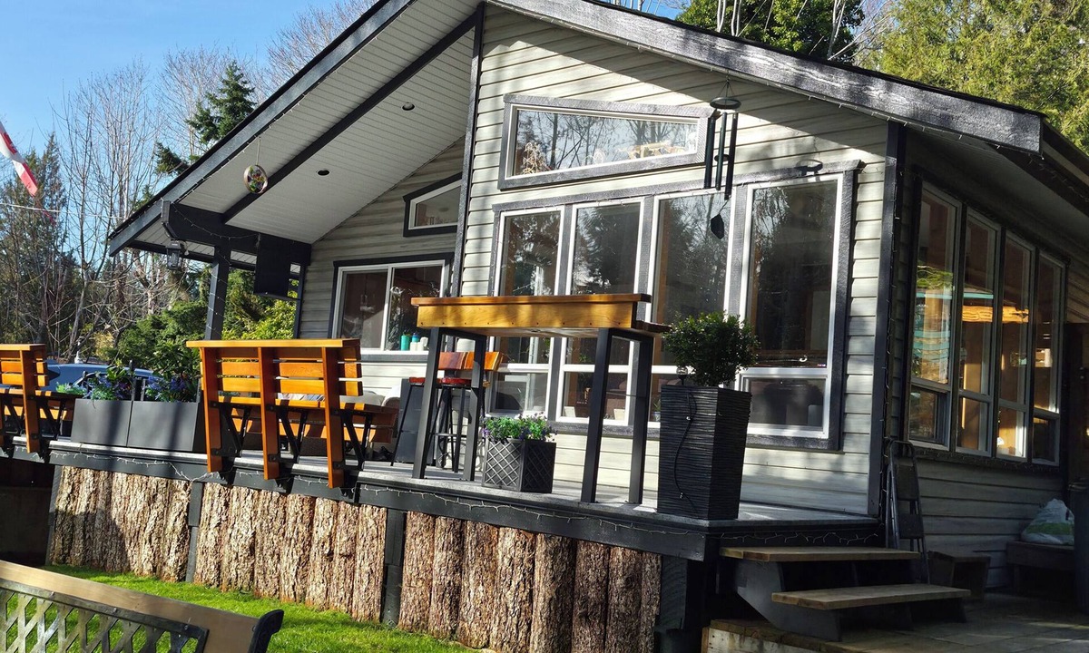 West Sechelt Bed & Breakfast | Family and Pet friendly Fabulous B&B, AC, Ocean Views, close to Town and Beach.