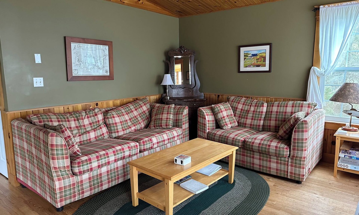 Wood Islands Cottage | Family cottage in PEI steps from beautiful beach! Pet-Friendly
