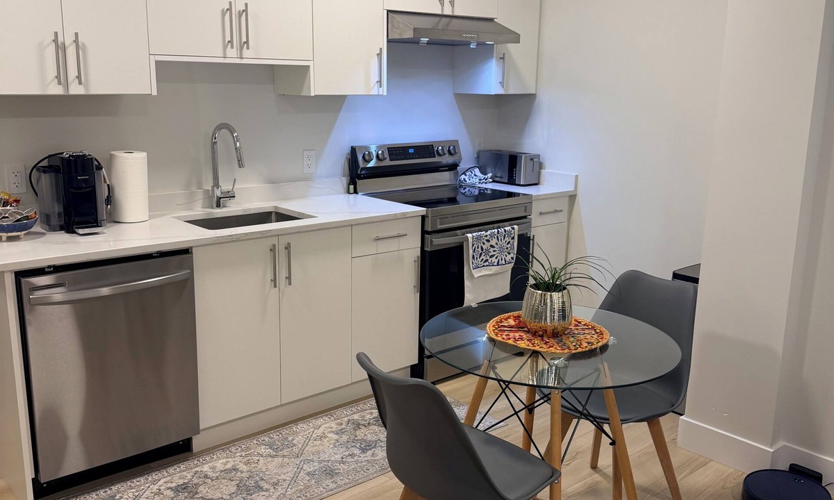 Maple Ridge House | Family-Friendly 2BR Suite, Pet Friendly, Trails Nearby, Easy Vancouver Access
