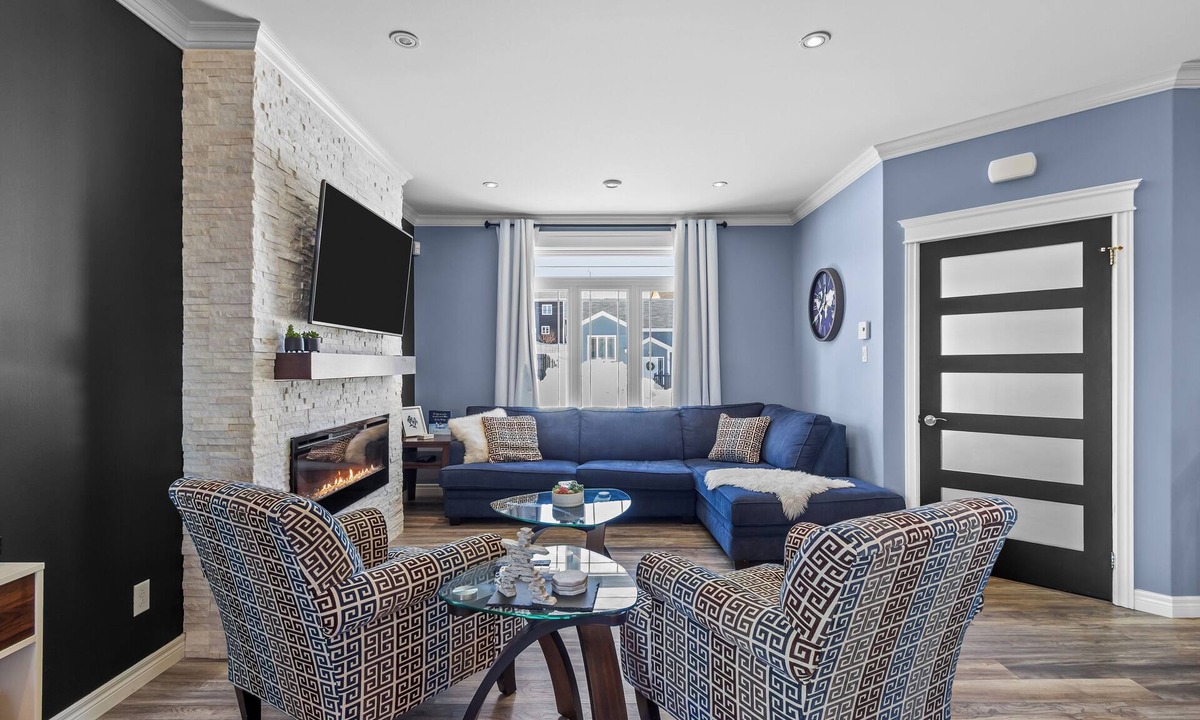Paradise Apartment | Family-Friendly 3BR, HotTub, Patio, Bar, Fireplace