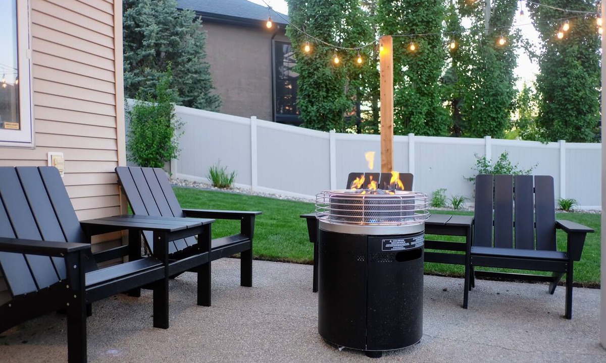 Sylvan Lake House | Family-Friendly 5BR Retreat | Play Area & Sleeps 10+