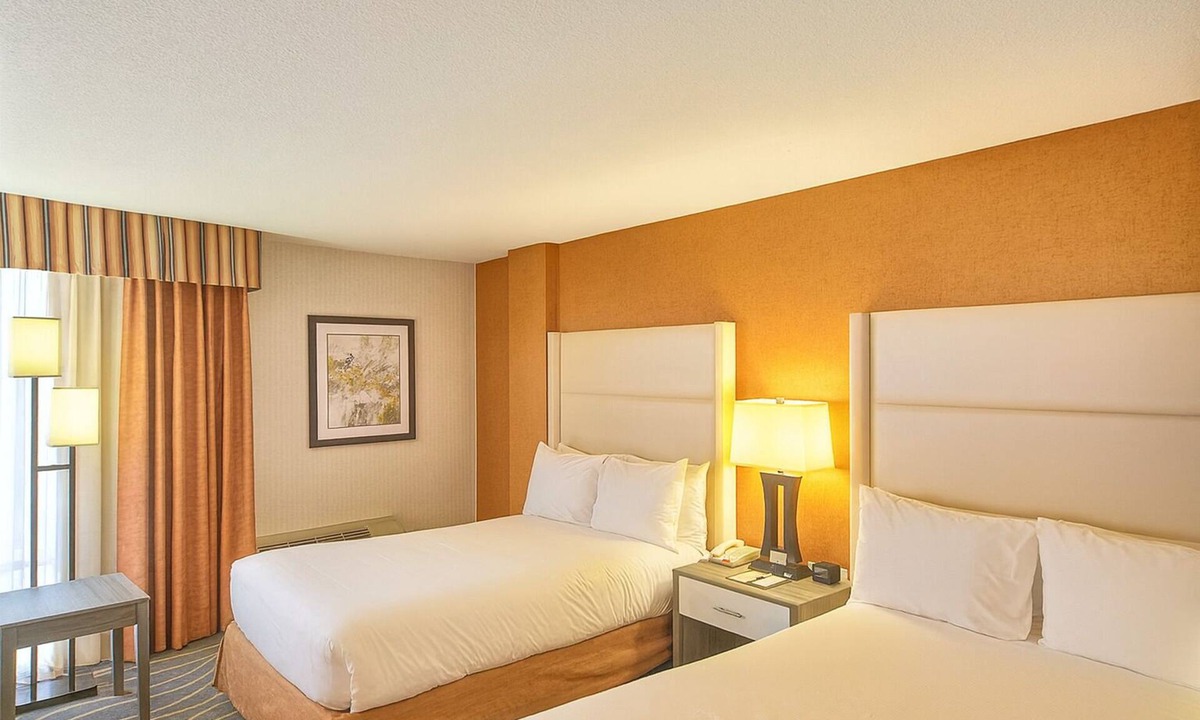 South Portland Hotel | Family Friendly Stay! 2 Units w/Free Breakfast, Parking and Airport Shuttle!