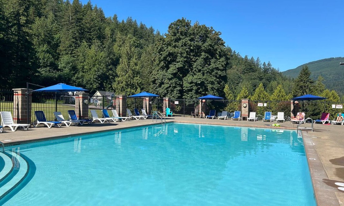 Lindell Beach Cabin | Family Retreat | Pool, Hot tub and Lake Access