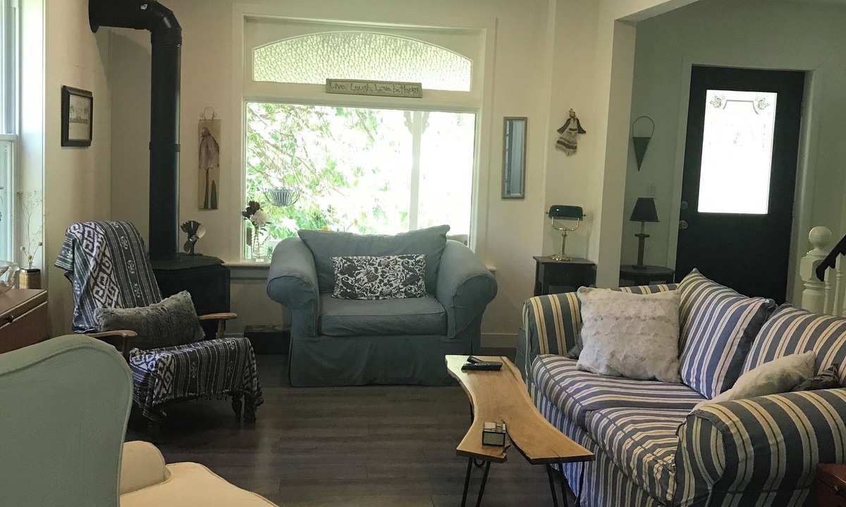 Nottawa House | Family Ski Season Opportunity/Summer Fun in the sunn