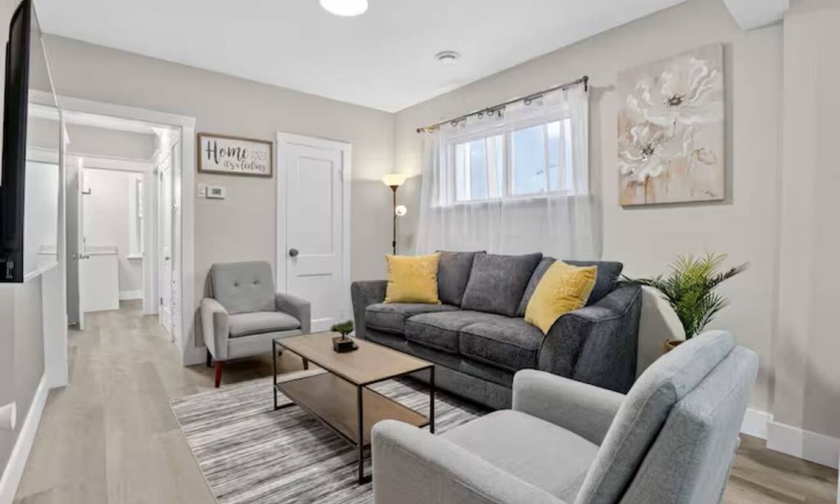 Kitchener Apartment | Family Suite 3 bedroom 4 beds + Loft Playroom/Office Walk to Downtown!