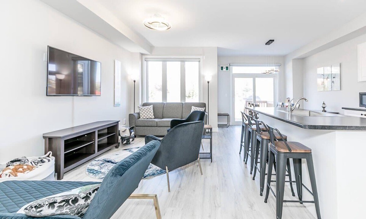 The Blue Mountains House | Family Townhouse, Walk-Shuttle to Blue, Fire Pit