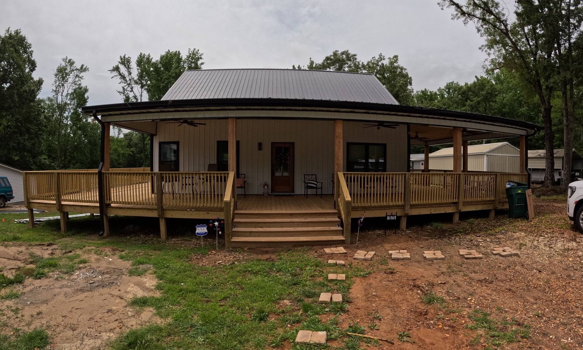 Springville House | Family Traditions: Brand-New 4BR Kentucky Lakehouse w/Massive Deck & Fireplace
