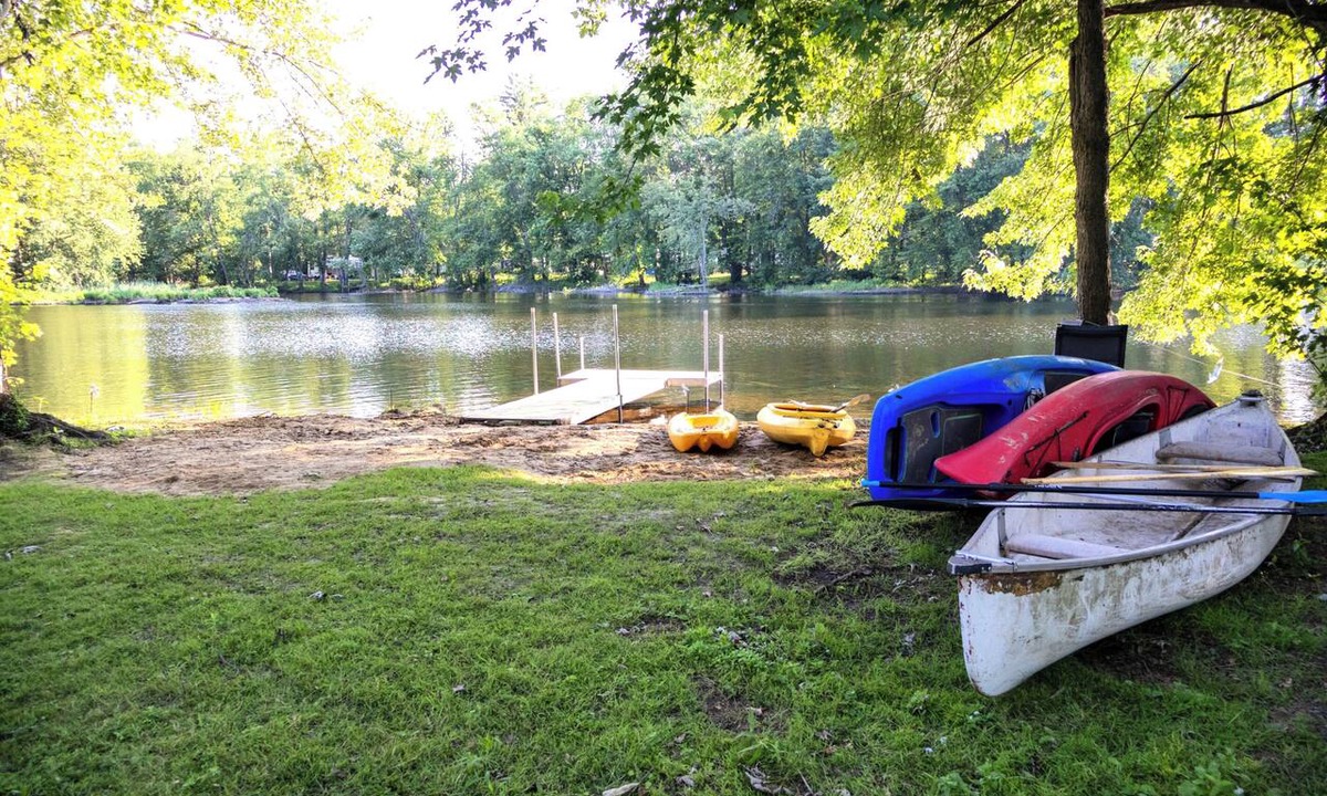 Marmora Cottage | Family Waterfront Cottage | Private Beach, Hot Tub & Game Room