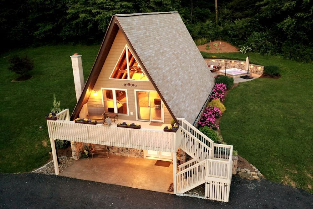 Robesonia Cabin | Fantastic A-Frame Cabin for a Couples' Getaway near Robesonia, Pennsylvania