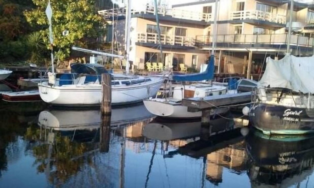 East Queen Anne House | Fantastic Lakefront Home in the heart of Seattle