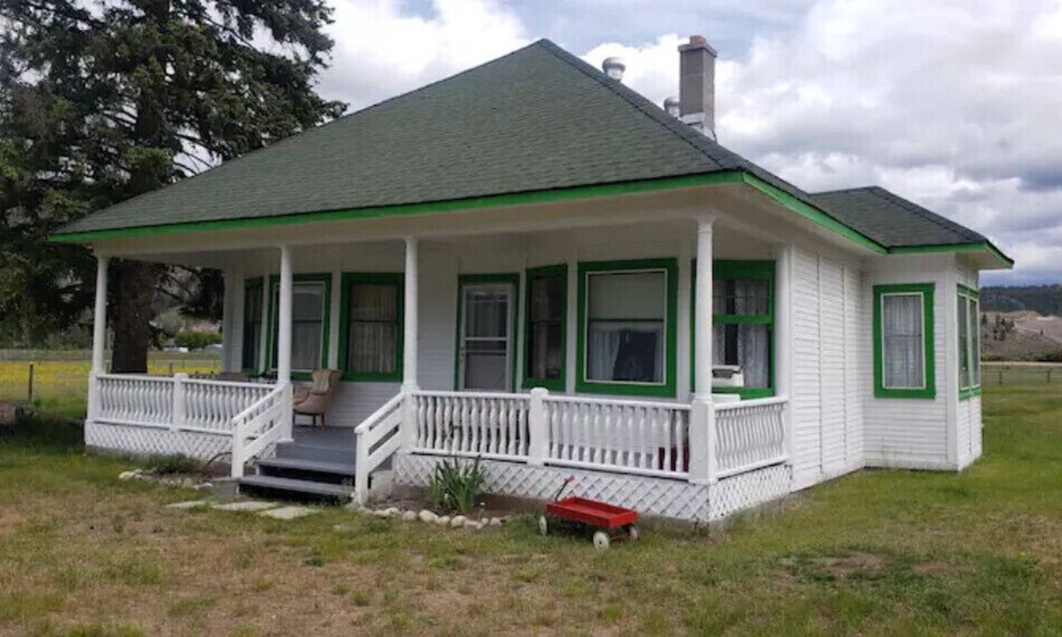 Lower Nicola House | Farmhouse.