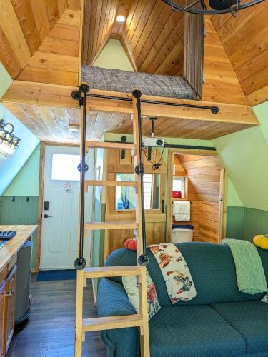 Brew Bay House | Farmhouse cabin on family farm