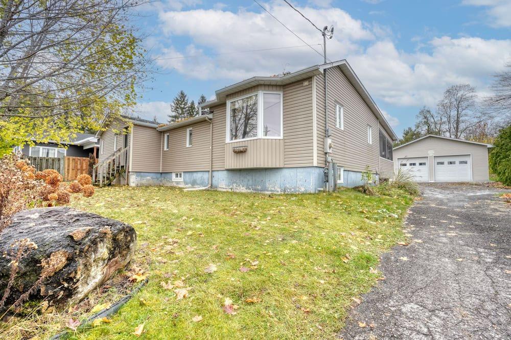 Ottawa Division Other | Farmhouse Cottage Feel near the City