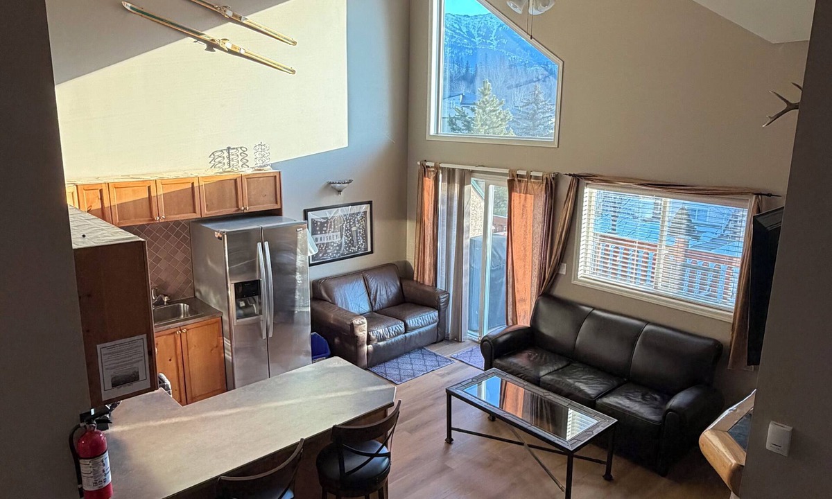 East Kootenay Condo | Fernie 3 Bed Condo with vaulted ceilings and Deck