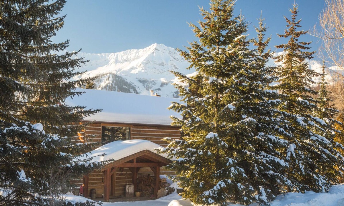 Fernie Cabin | Fernie Lodging-2-6 people guest suite. 6-8 full lodge.Great location.B&B option